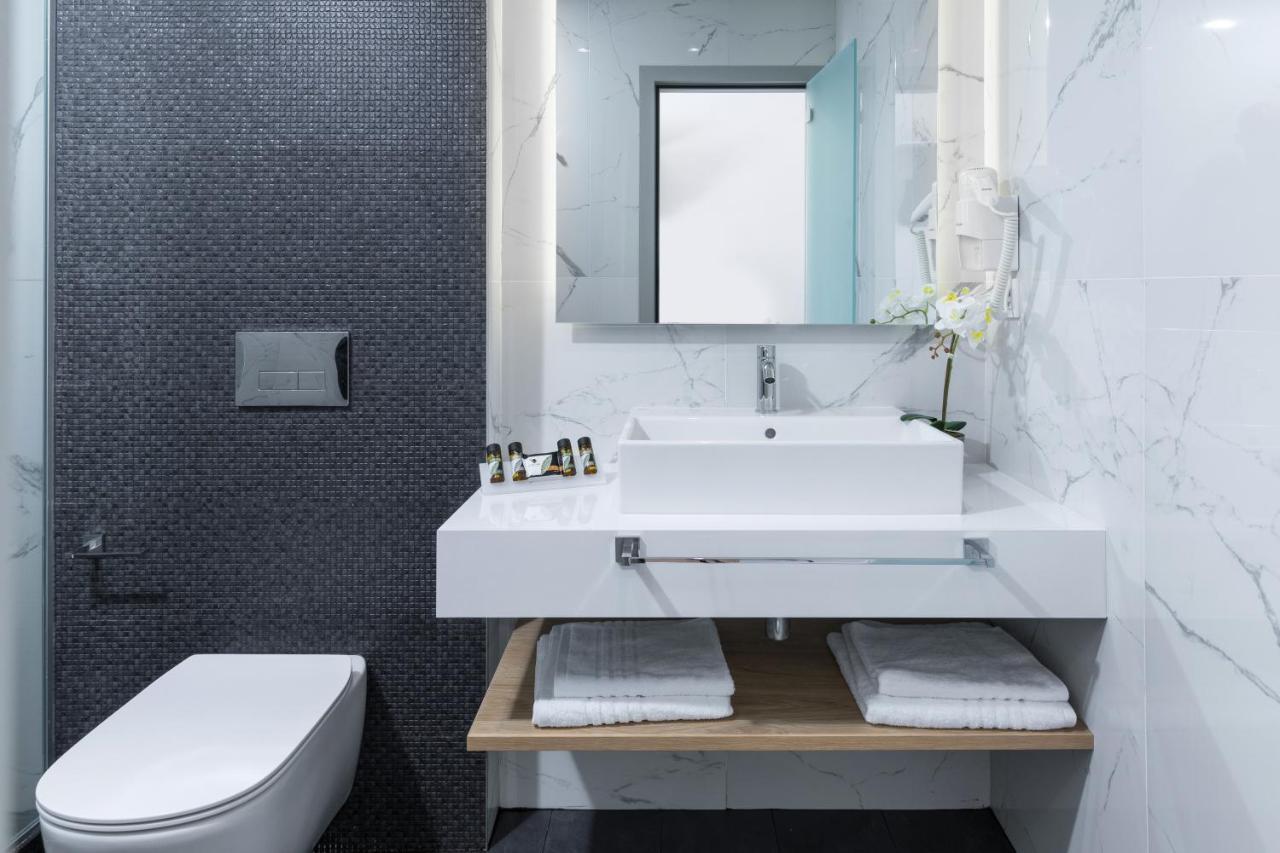 V Luxury Suites Kanálion Екстериор снимка