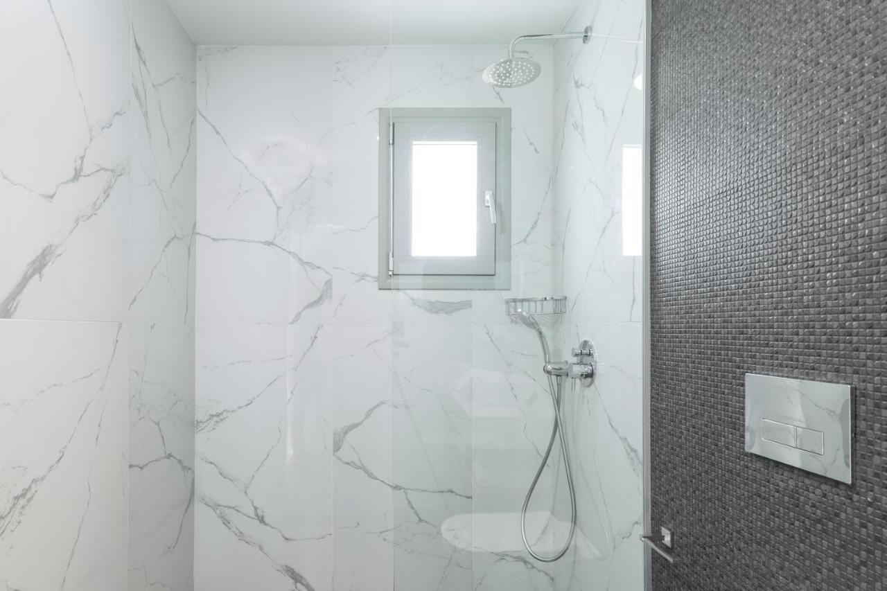 V Luxury Suites Kanálion Екстериор снимка