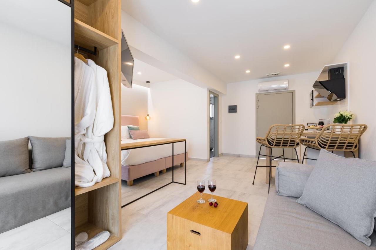 V Luxury Suites Kanálion Екстериор снимка