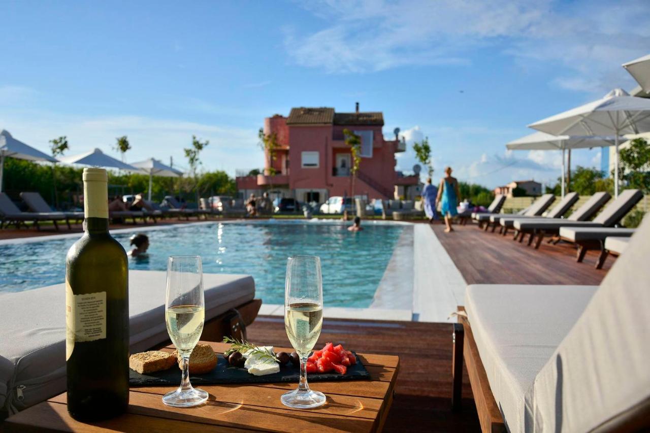 V Luxury Suites Kanálion Екстериор снимка